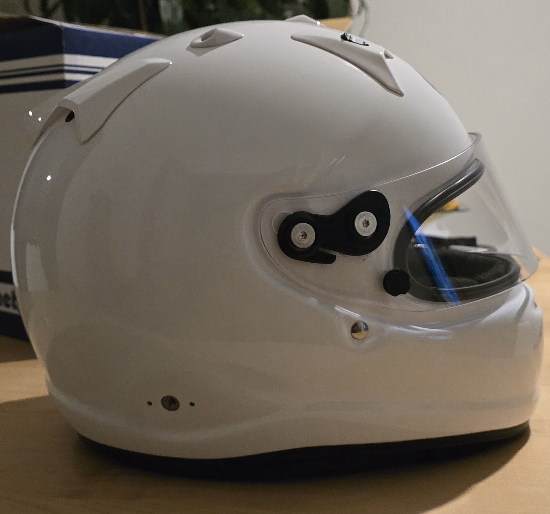 Arai GP-7 SA2020 – Capacete topo de gama, pouco uso (€850 negociável)