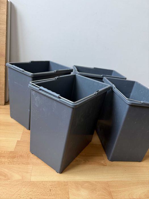 Wiaderka na śmieci 4 sztuki ZESTAW Kosz na śmieci / Szare / OKAZJA
