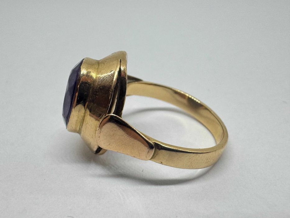 Złoty pierścionek z fioletowym oczkiem pr585 waga 3,45g rozmiar 12
