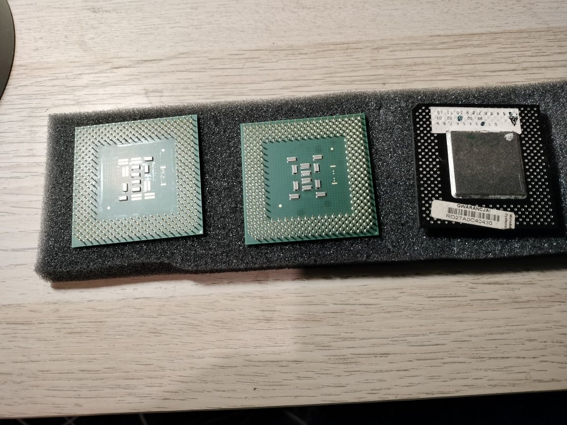 3 Procesory Pentium 3 i Celeron