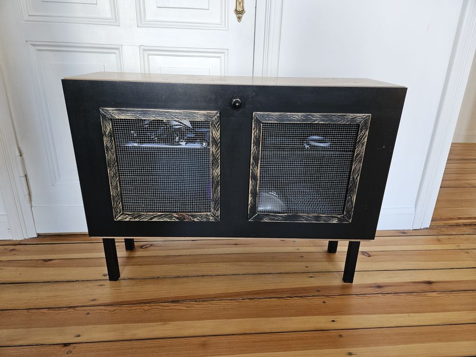 Szafka na nóżkach barek