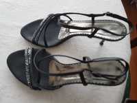 Sandálias pretas em pele com com cristais swarovski novas