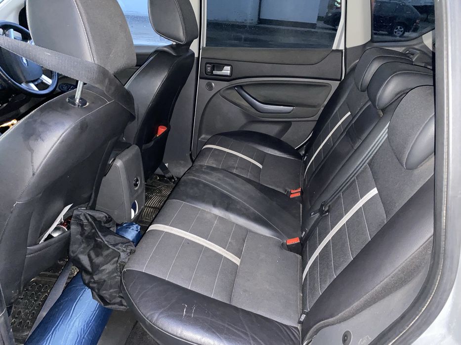 Ford Kuga не потребує вкладень все працює