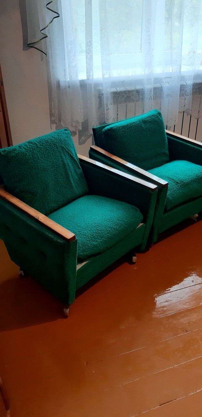Крісла мягкі зелені