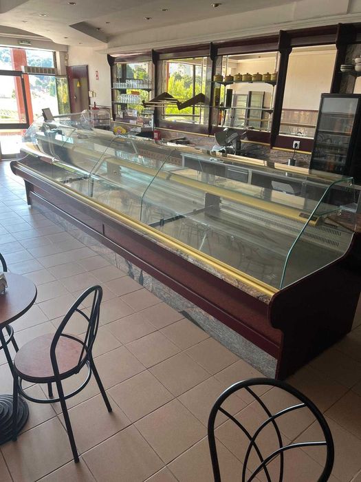 Equipamentos e mobiliário de cafetaria