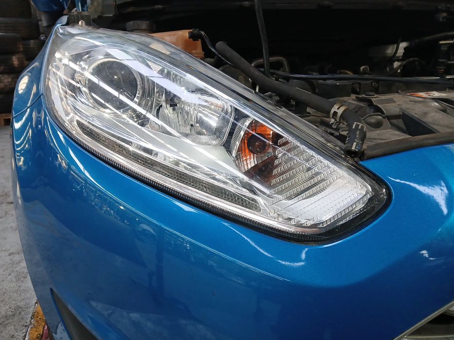 Ótica / farol direita FORD Fiesta VI (CB1, CCN)