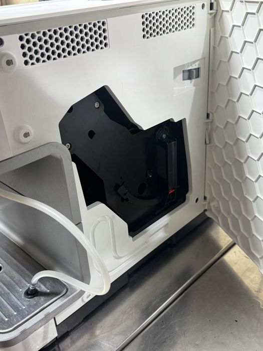 Кавомашина Miele CM6100