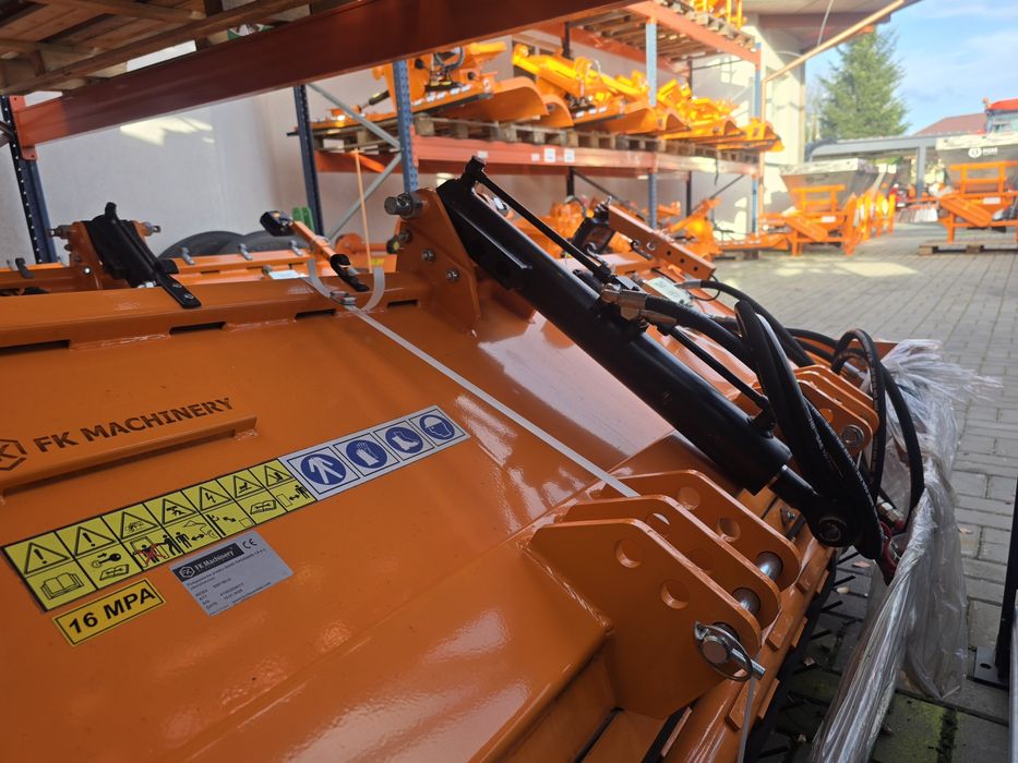 Posysptarki piasku i soli z podajnikiem taśmowym Kwasówka