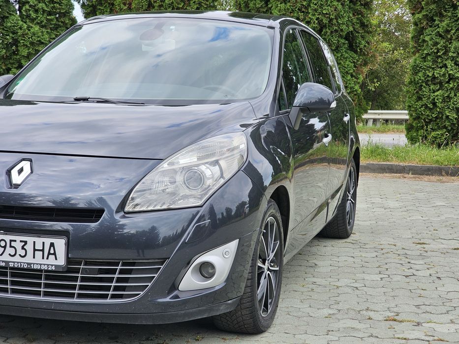 Renault scenic.