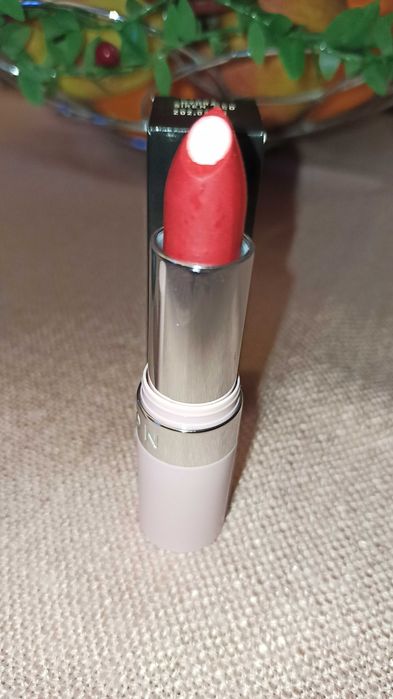 Matowa szminka z kwasem hialuronowym Hydra Siren Red