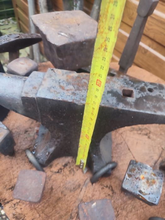 Sprzedam zgrabne kowadło 15kg