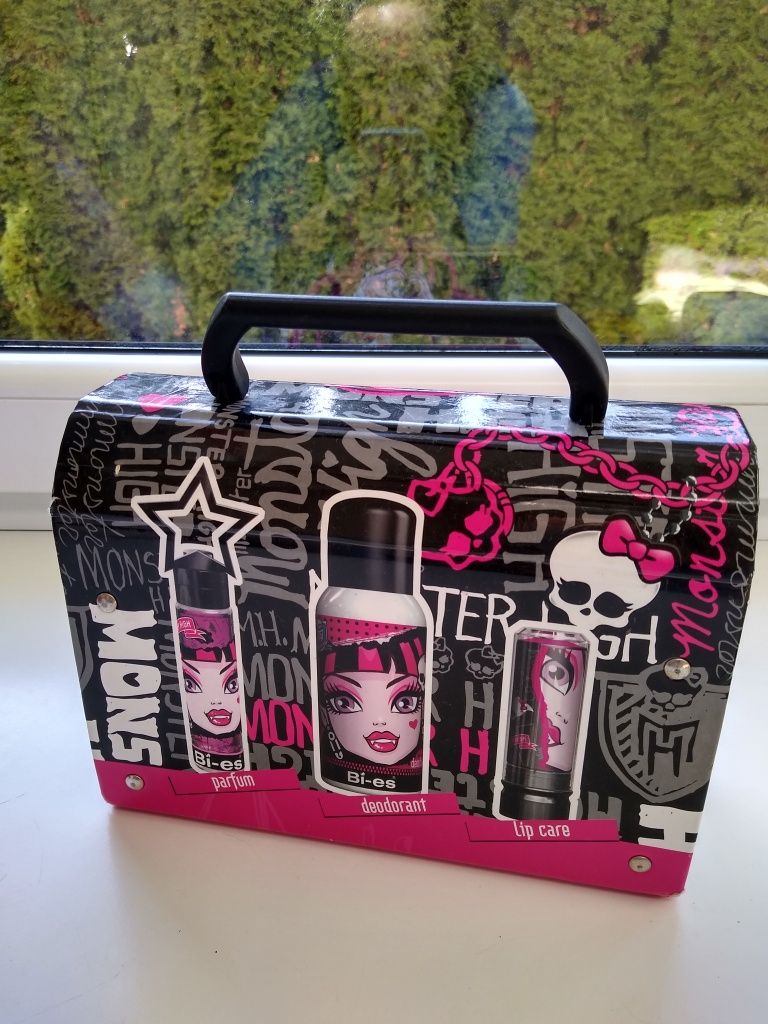 Kuferek Monster High