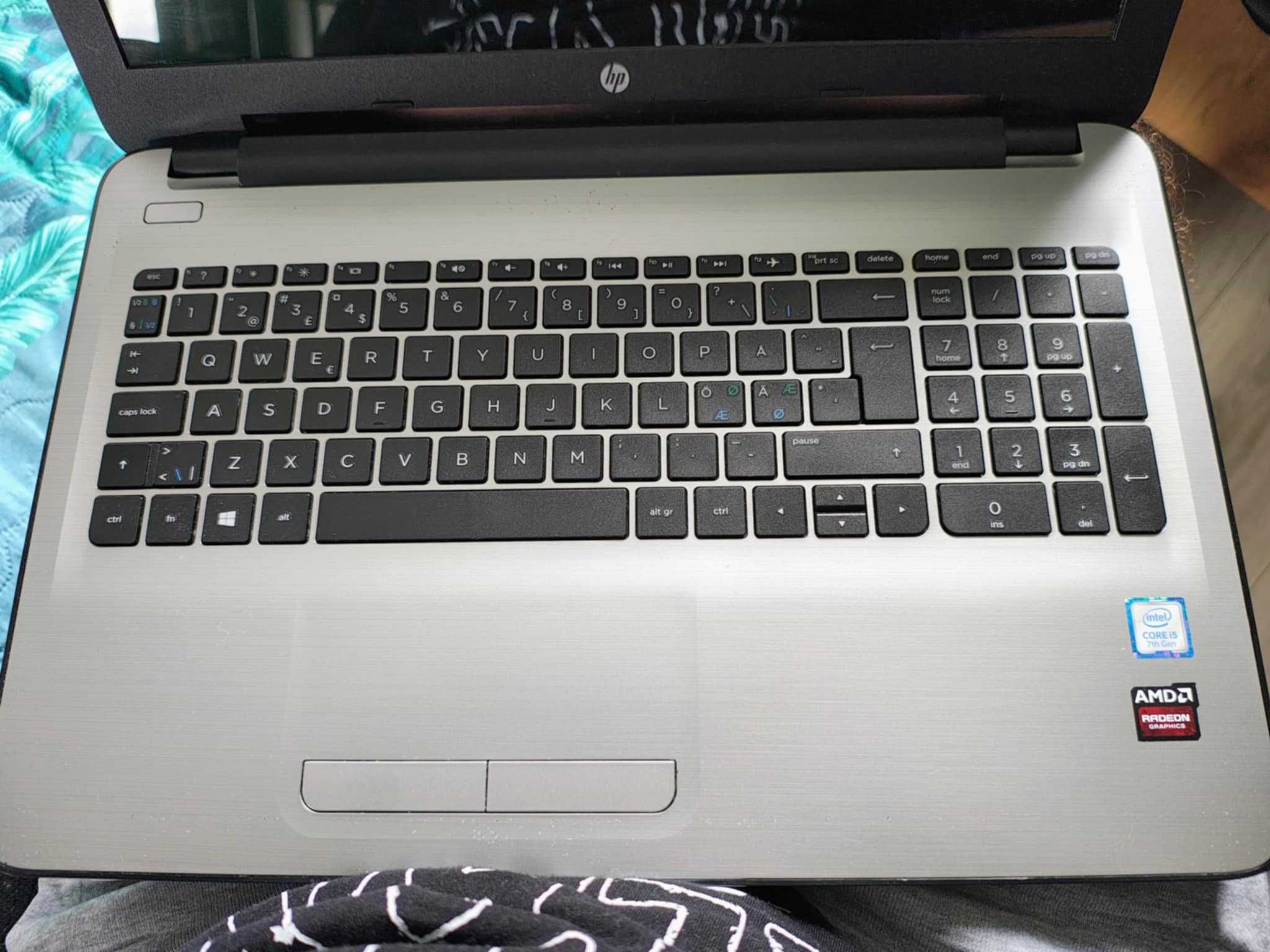 Laptop HP 15 15,6'' 512GB SSD 16GB RAM DDR4 I5 7th gen Radeon RX 2GB