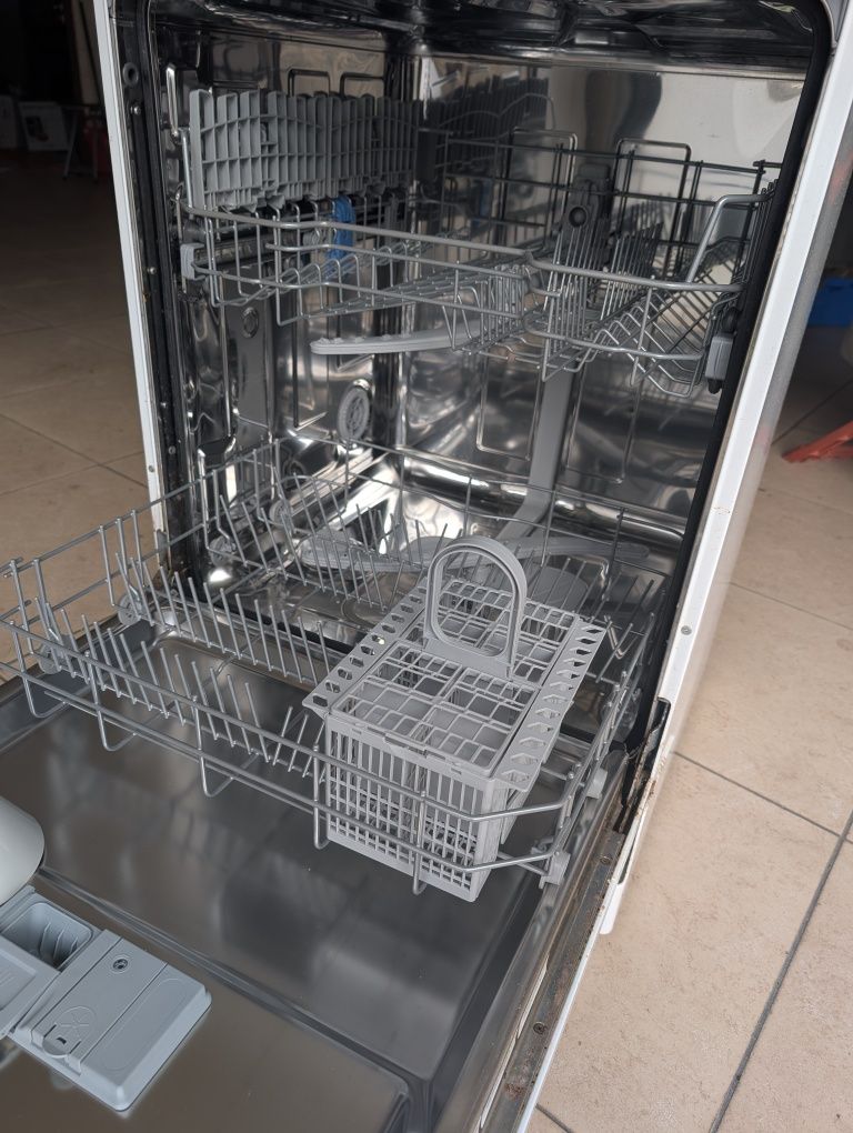 Máquina de lavar loiça Indesit