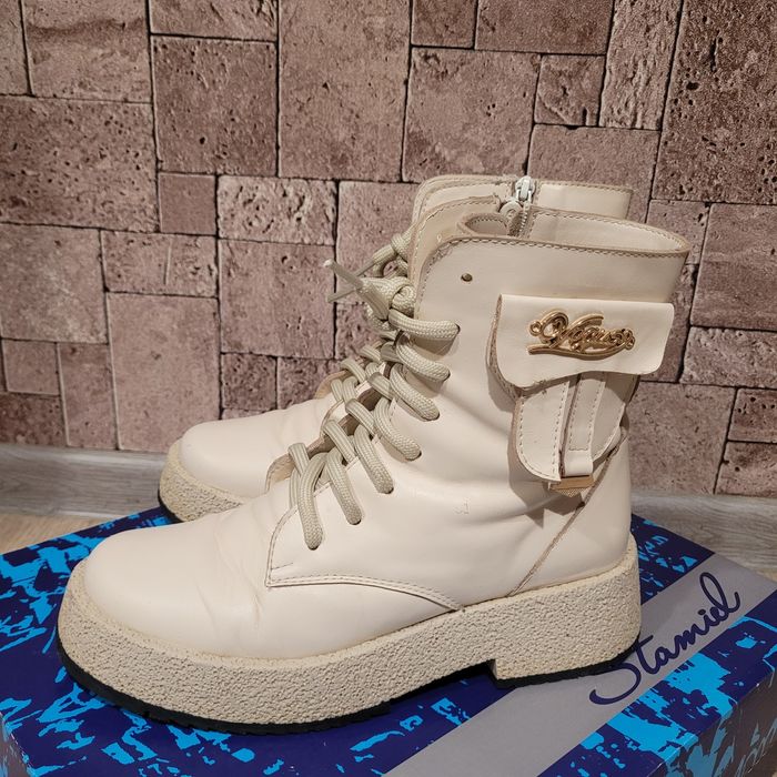 Зимові  сапожки  бежеві