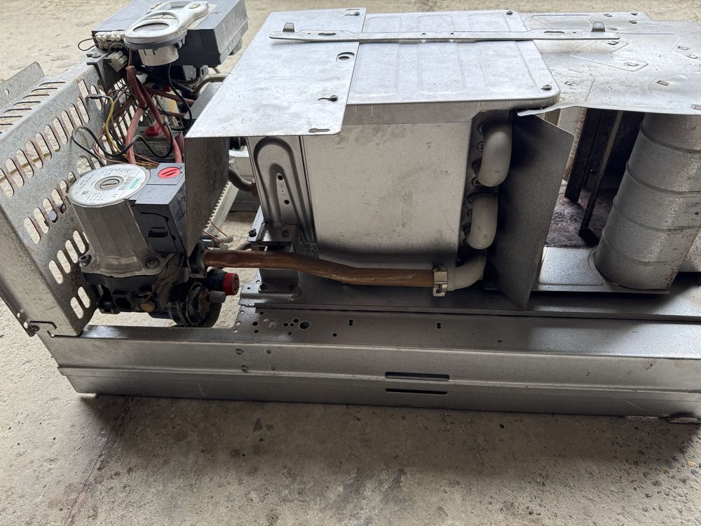 Продам двох контурний котел ferroli divatech c 24 d