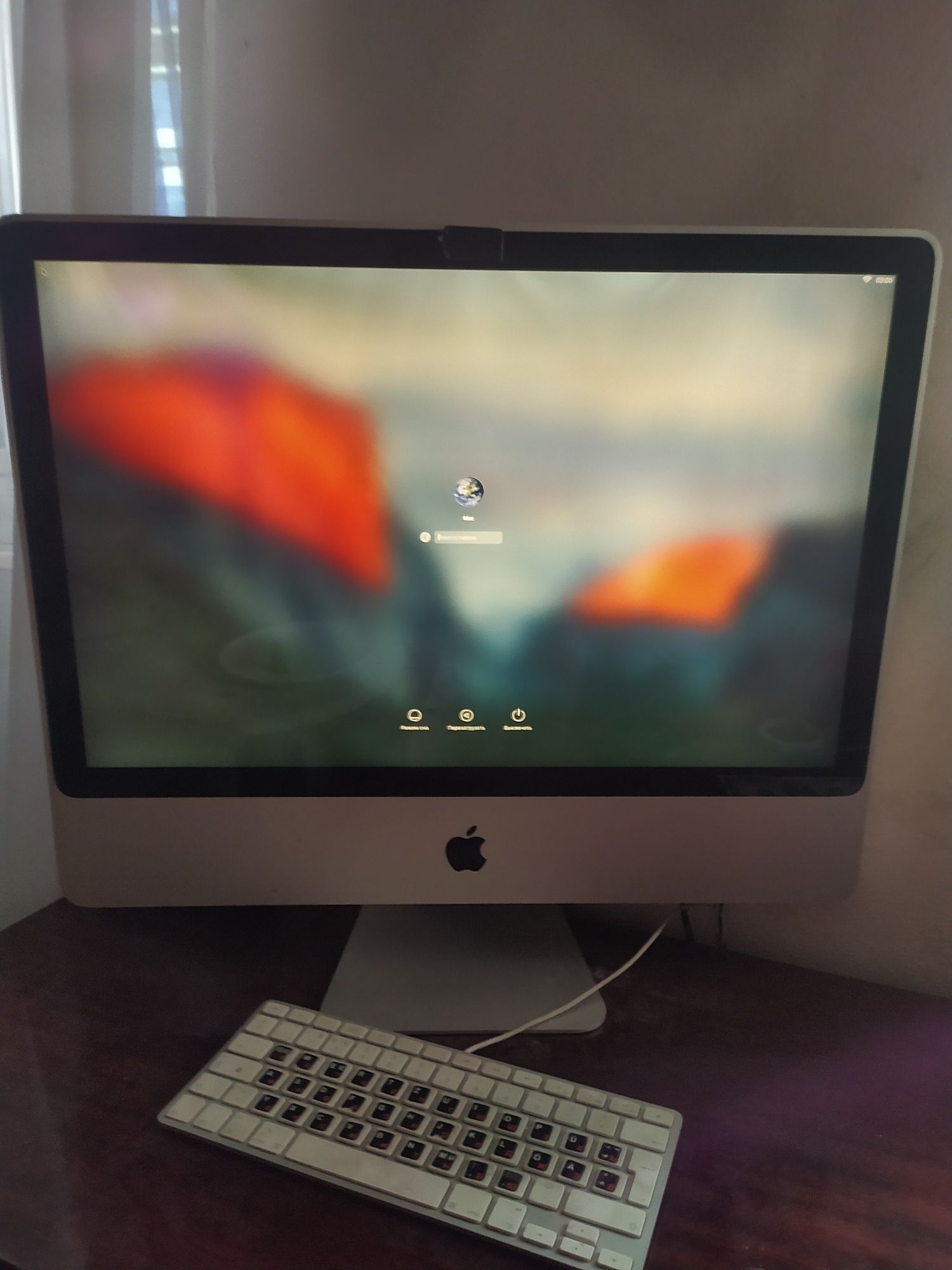 iMac 24 в рабочем состоянии. Торг уместен