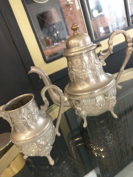 Srebrny dzbanek i mlecznik z Francji