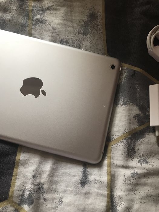 Айпад Міні 2 сірий корпус