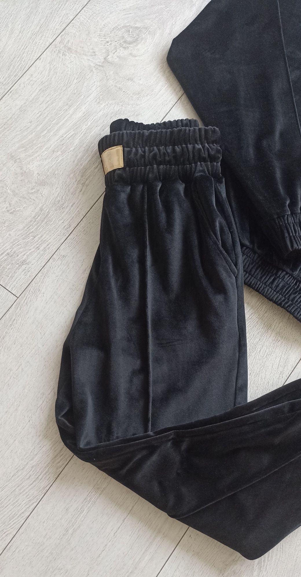 Welurowy komplet spodnie bluza Aszmi 38 M