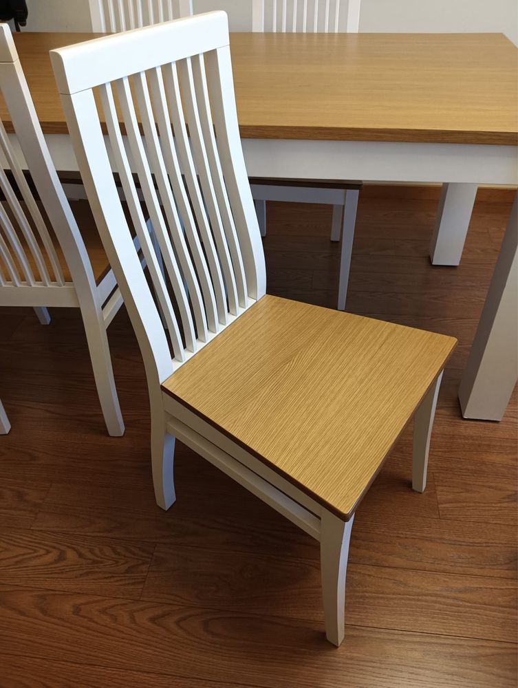 Mesa de Madeira Extensivel + 4 cadeiras (como Novas)