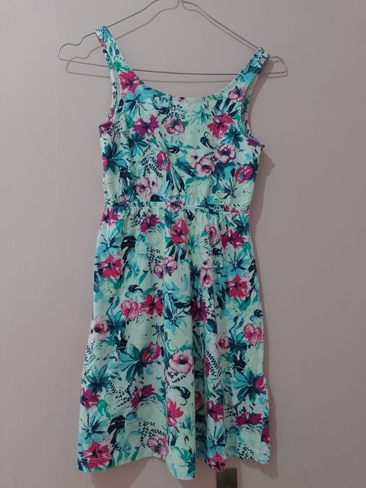 Zestaw 8 sukienek 134 9 lat