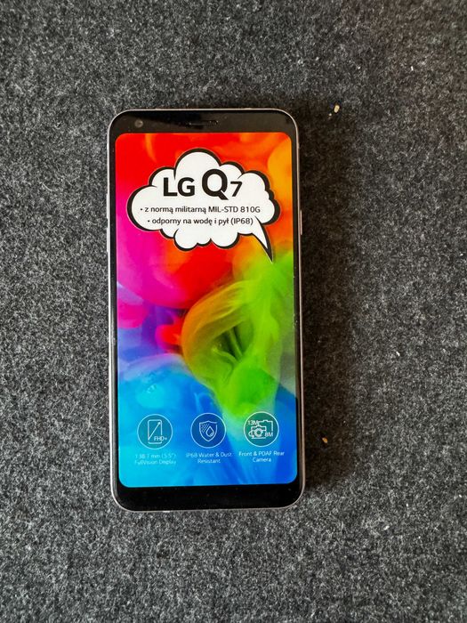 Atrapa telefonu LG Q7