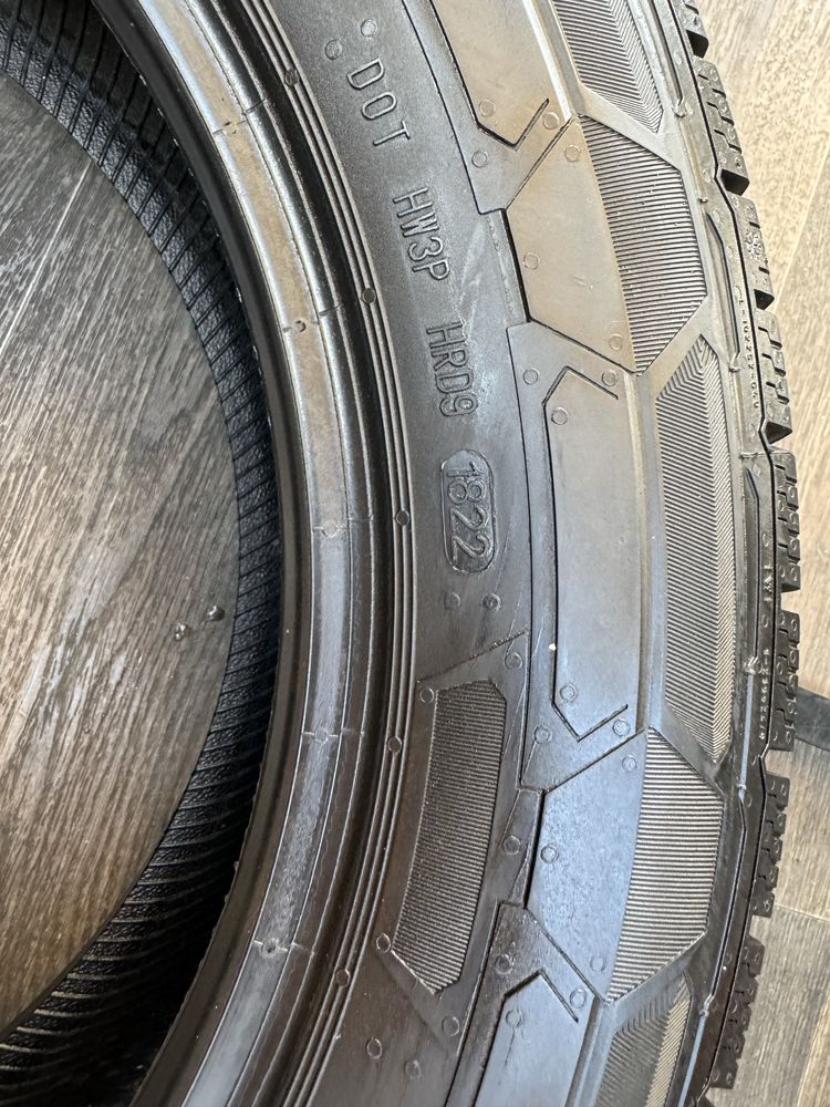 Шини Continental 215/60/R17C