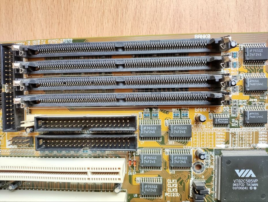 Материнська плата FIC PA-2005 Socket 7, 1996 рік