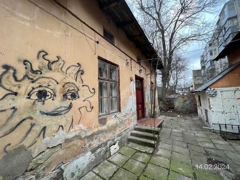 Продаж приміщень 101м2 м. Львів, вул. Героїв УПА, 36