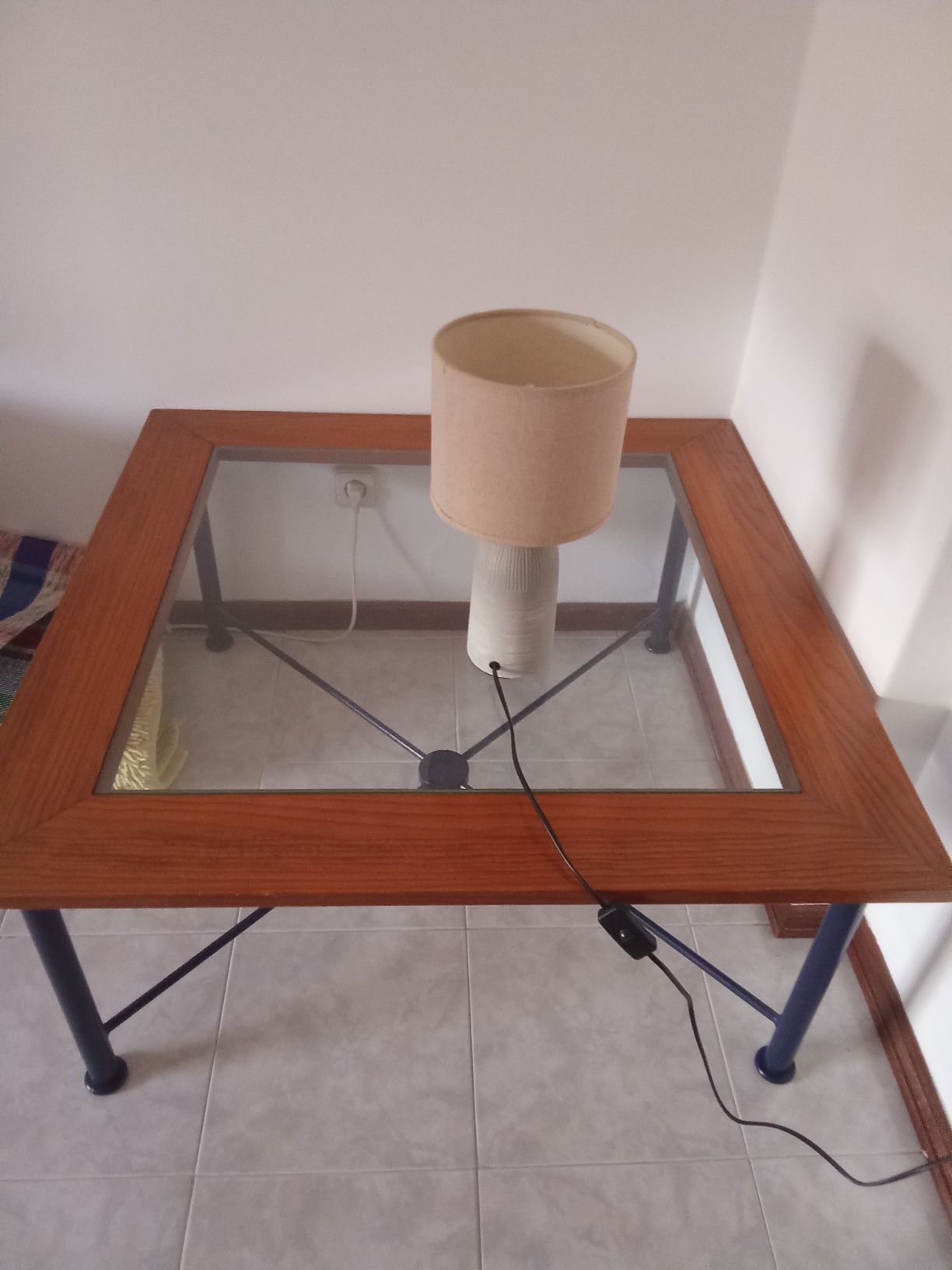 Vendo mesa em vidro para sala belissima sala para desocupar a casa