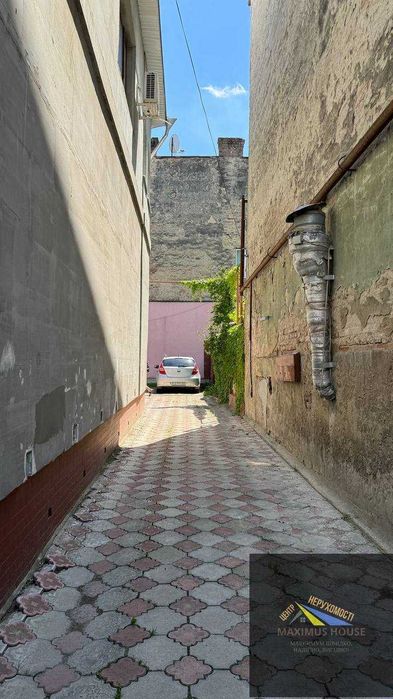 Частина будинку в парковій зоні