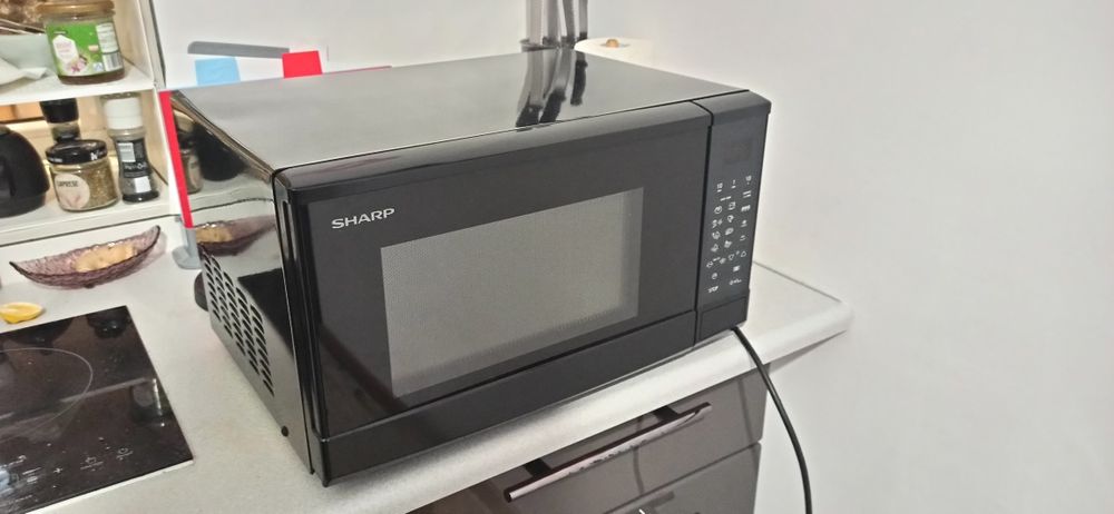 Kuchenka mikrofalowa Sharp, używana, sprawna