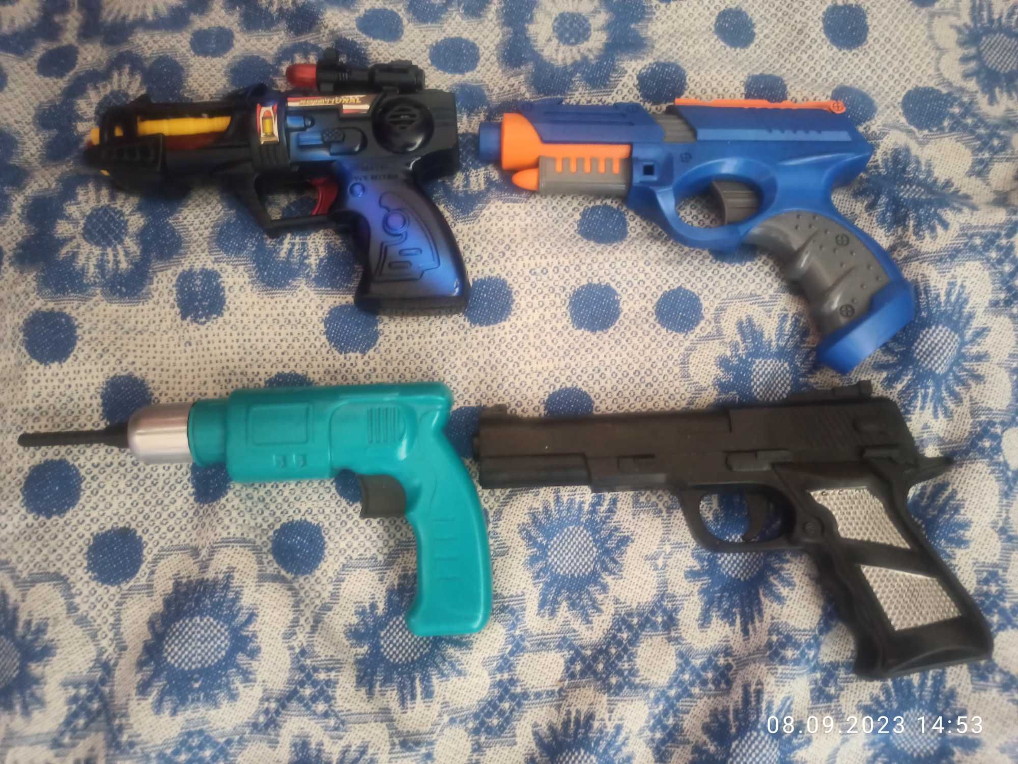 продам игрушки пистолеты, ружье, водяной пистолет
