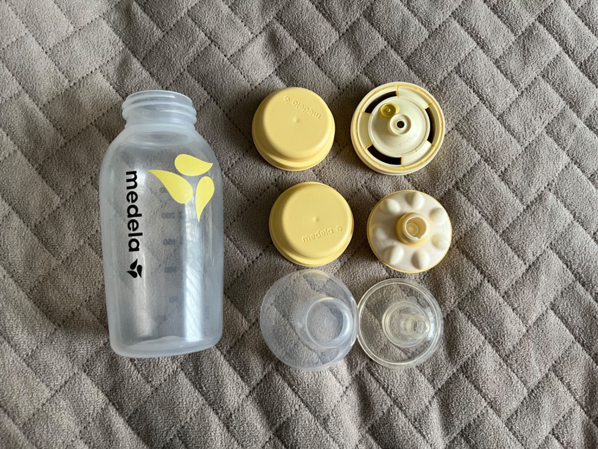 Laktator Medela swing flex + Butelka Medela Calma 250 ml + GRATISY