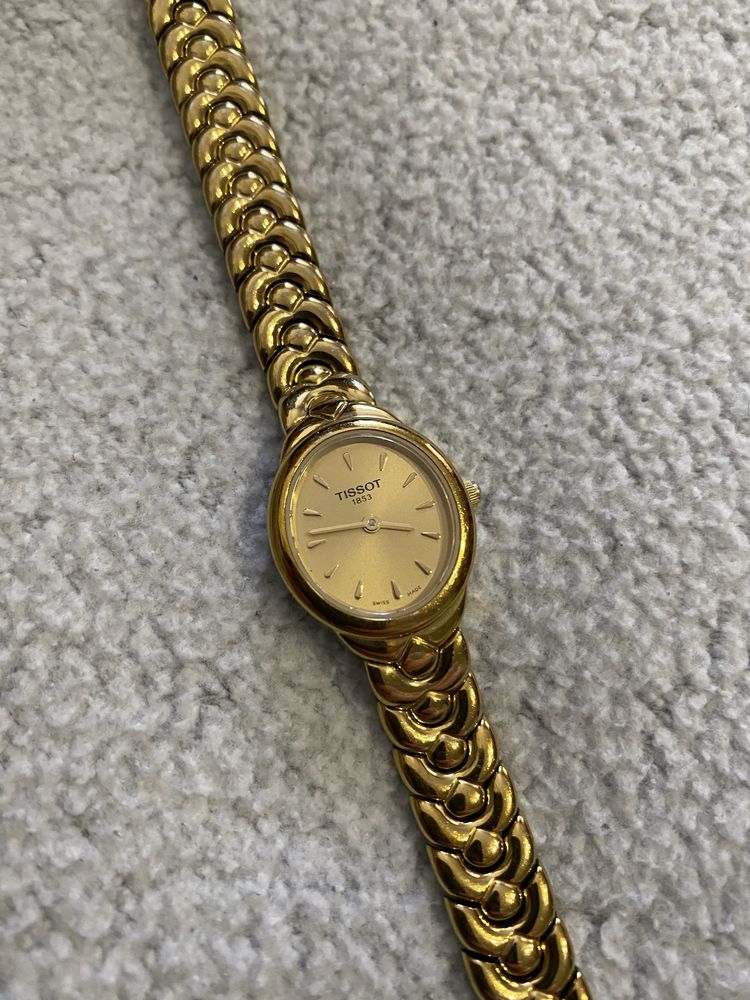 Золотые Женские часы Tissot T38.5.185.21 годинник жіночій