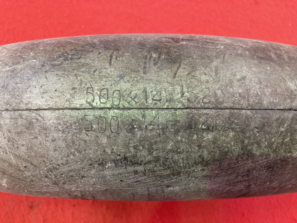 Antigo molde / ferramenta para vulcanizar pneus.