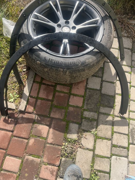 Арка крила Тесла Y