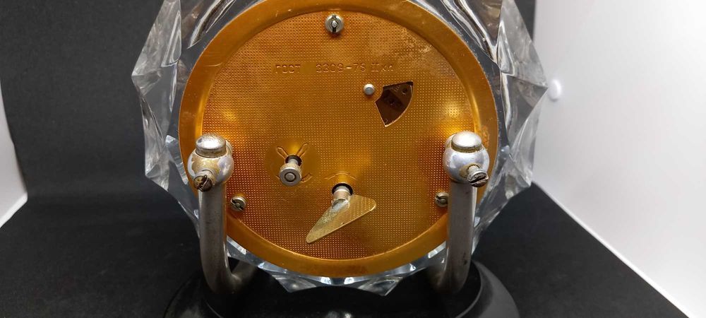 Kryształowy zegar Majak sprawny ręcznie nakręcany