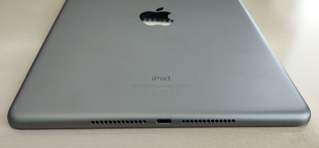 Apple iPad 5 Cellular A1823 uszkodzony