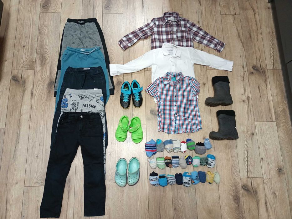 Paka ubrań dla chłopczyka rozmiarem 110/116