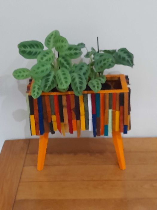 Artesanato floreiras  em madeira