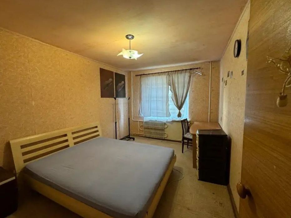 Двушка на Олександра Поля (низ Кірова). Центр.