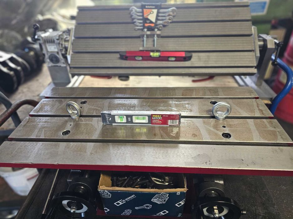 Stół uchylny do głowic skośnych i V-bloków (widlastych)