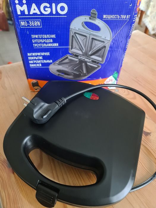 Бутербродниця (сендвічниця)  MAGIO MG-360N