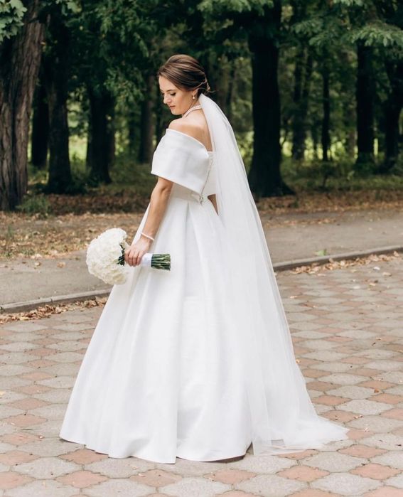 Весільна сукня у класичному стилі після професійної хімчистки