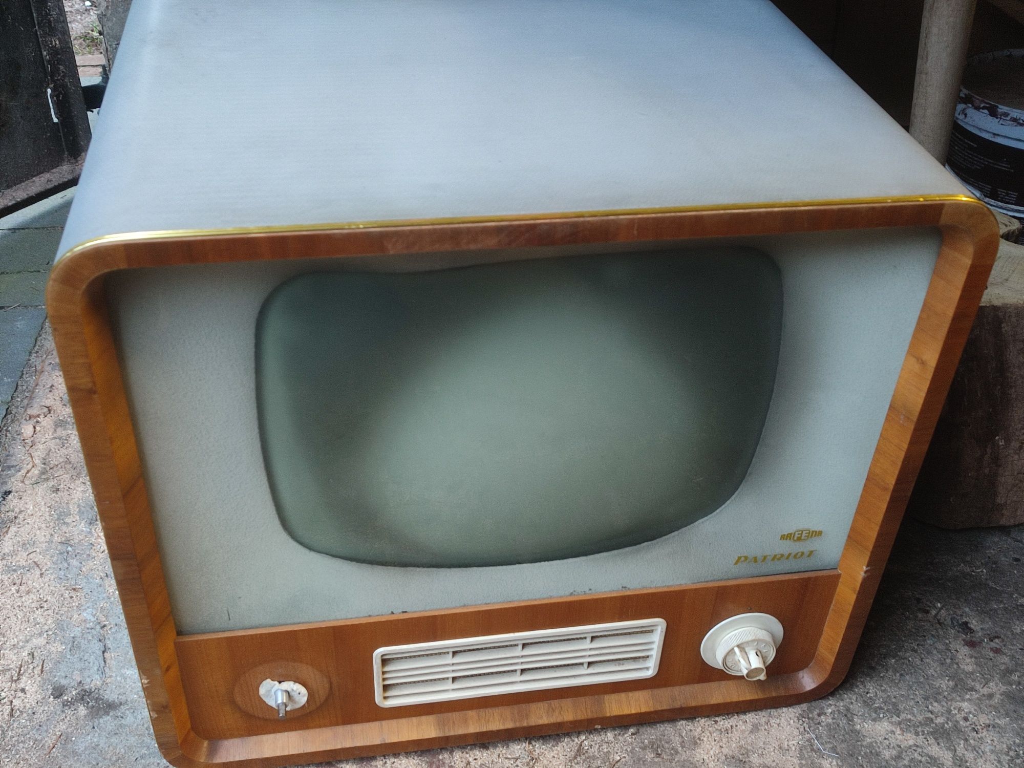 Stary telewizor rafena patriot