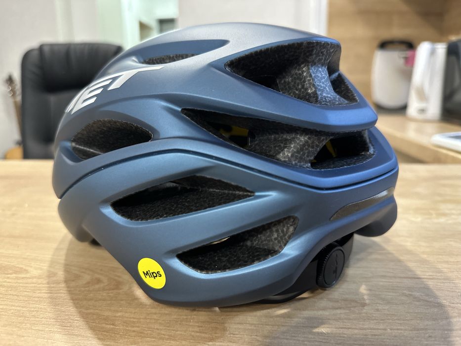 Велосипедний шолом Met Estro