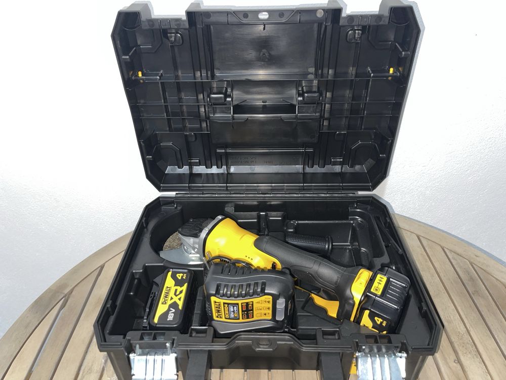 Rebarbadora DeWalt 18V XR 125mm DCG412M2 c/ 2 Baterias 18V 4Ah