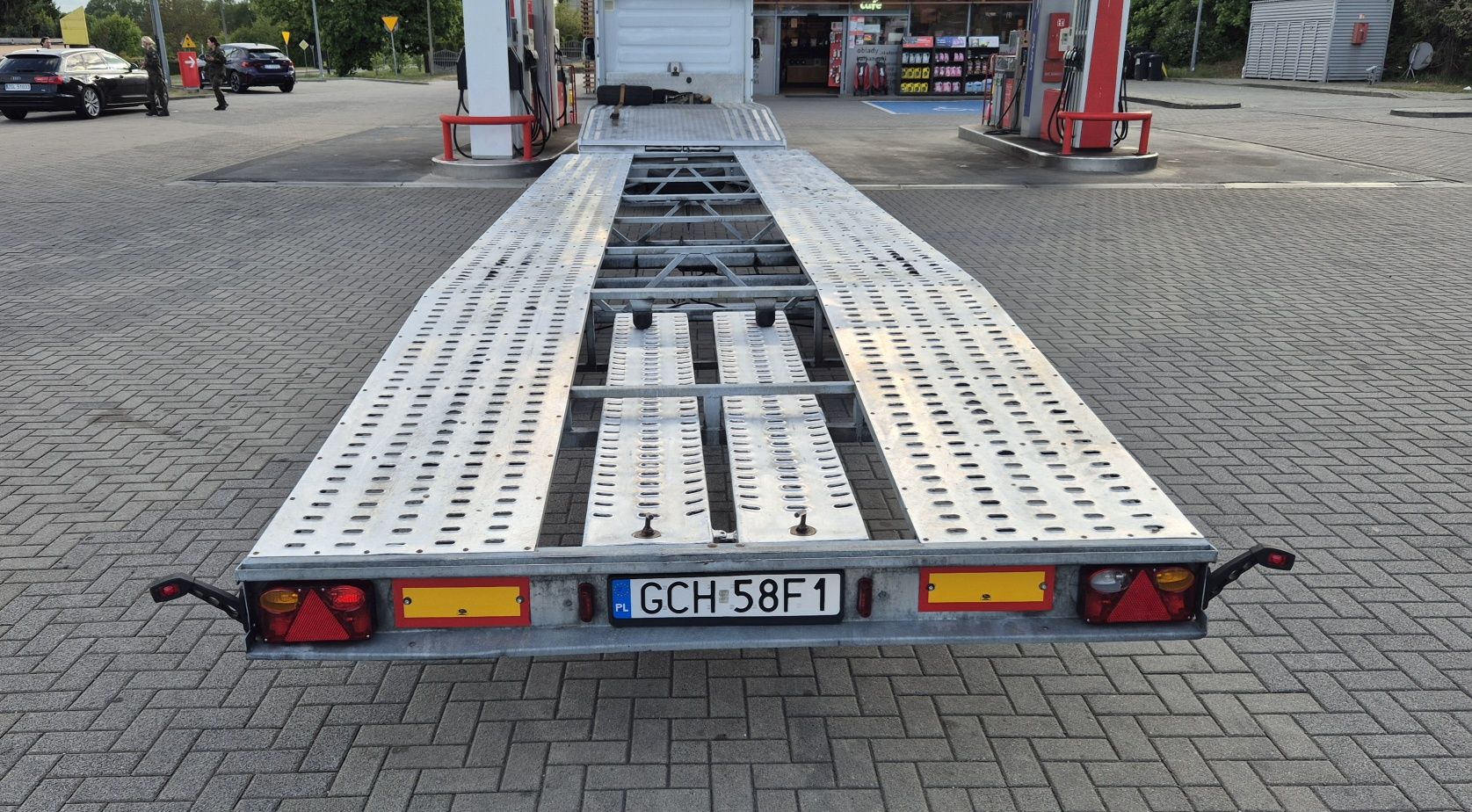Laweta długa trzy osiowa przyczepa na dwa 2 auta Niewiadów BR3 8m×2.1m
